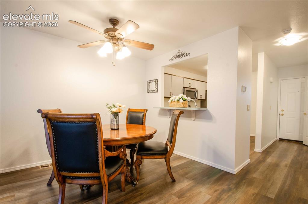 Image 19 of 48: Kitchen