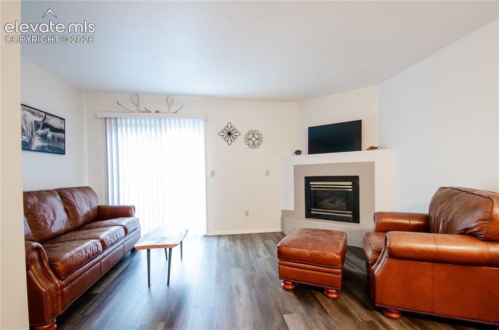 Image 21 of 48: Dining Area