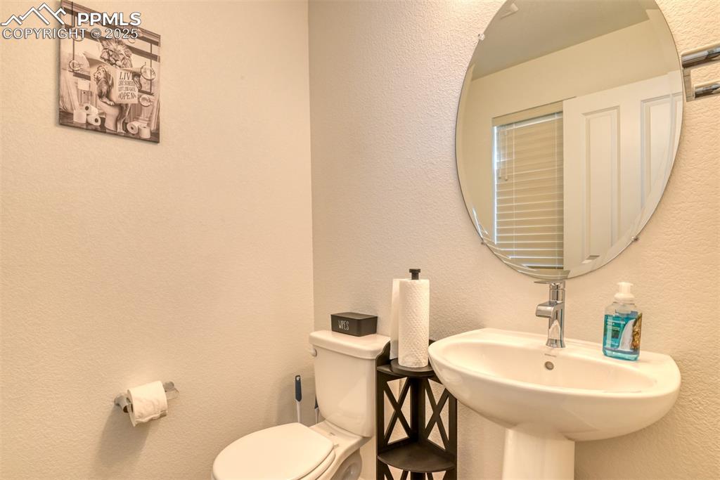 Image 10 of 47: Bathroom