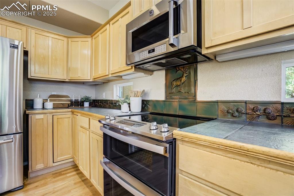 Image 11 of 50: Kitchen