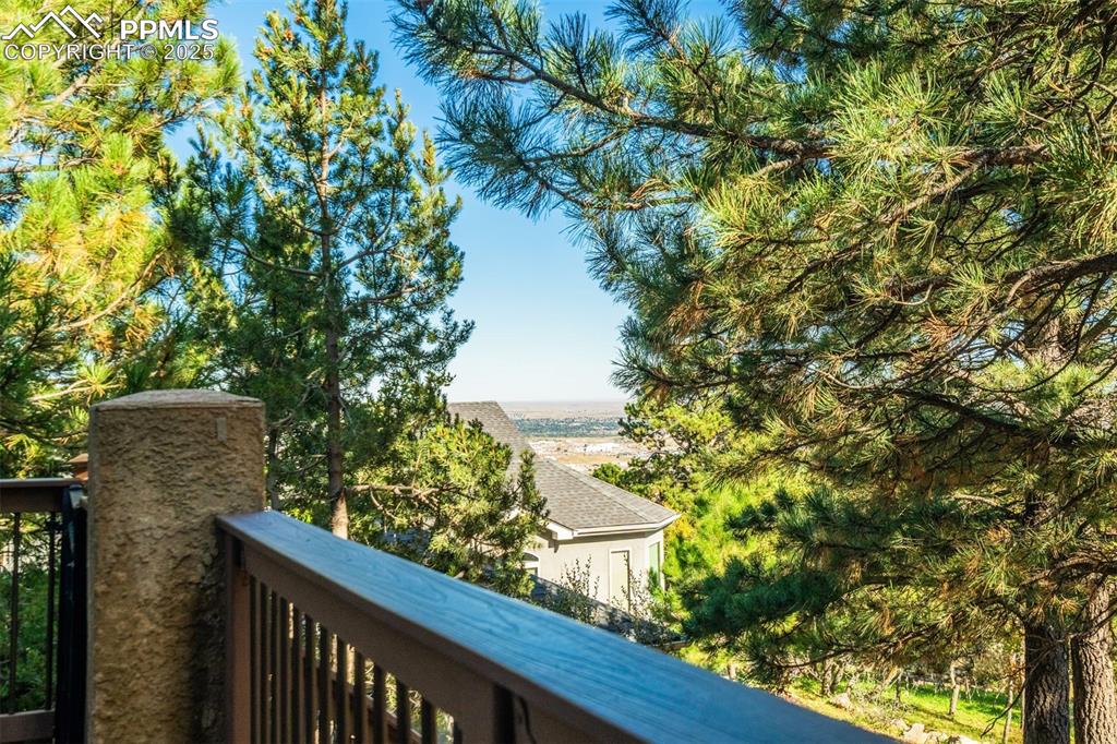 Image 16 of 50: Balcony