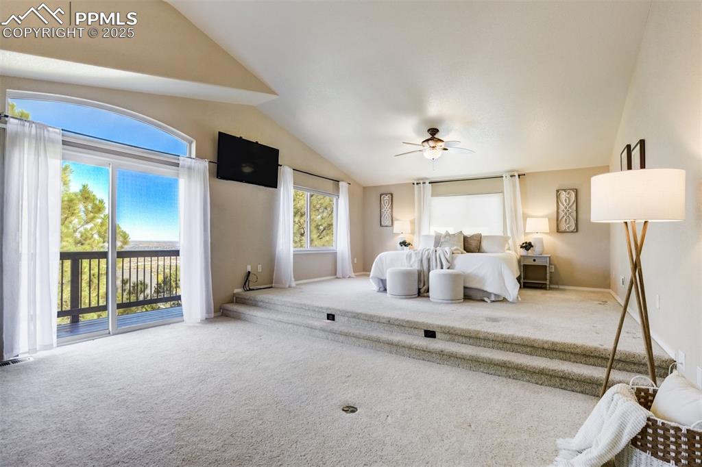 Image 23 of 50: Bedroom