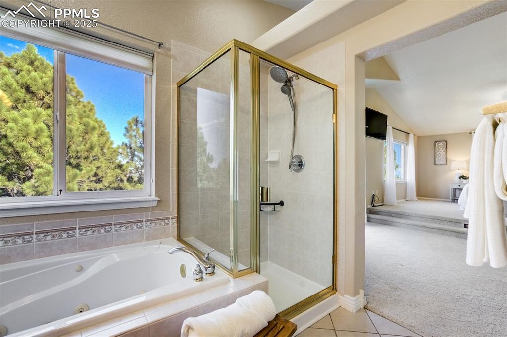 Image 28 of 50: Bathroom