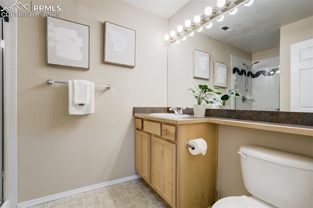 Image 42 of 50: Bathroom