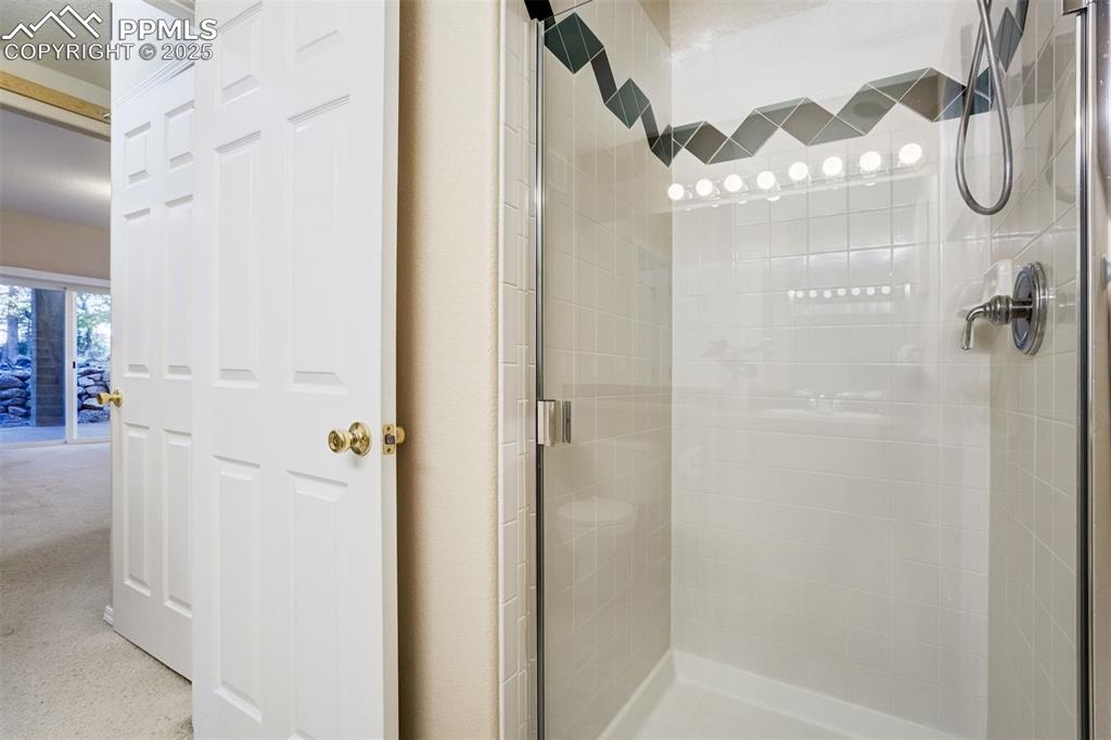 Image 43 of 50: Bathroom