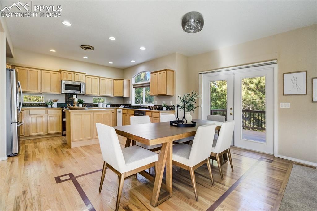 Image 9 of 50: Dining Area