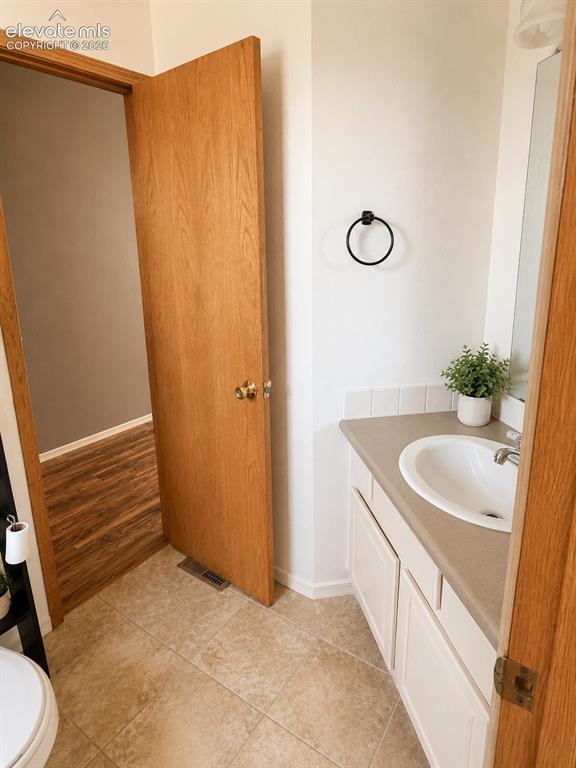 Image 11 of 15: Bathroom