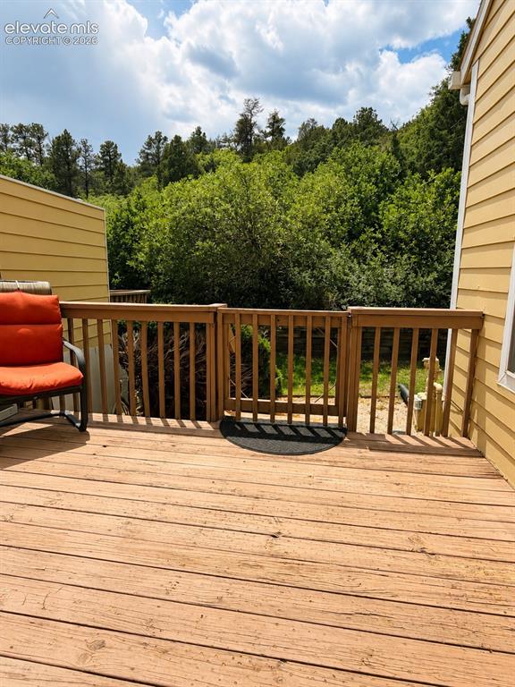 Image 13 of 15: Deck