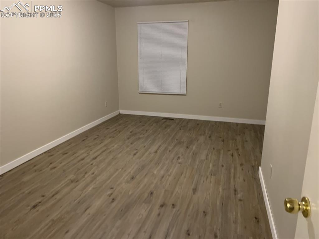 Image 10 of 10: Bedroom