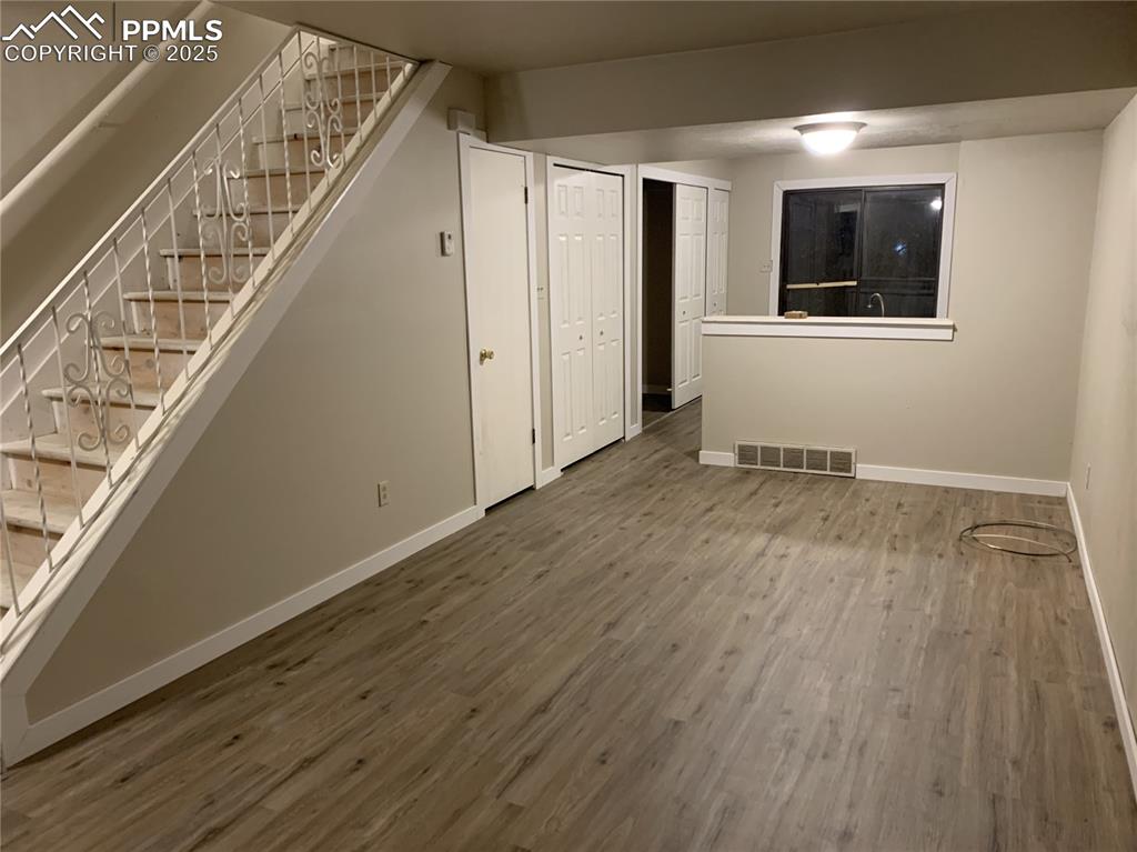 Image 2 of 10: Living Room