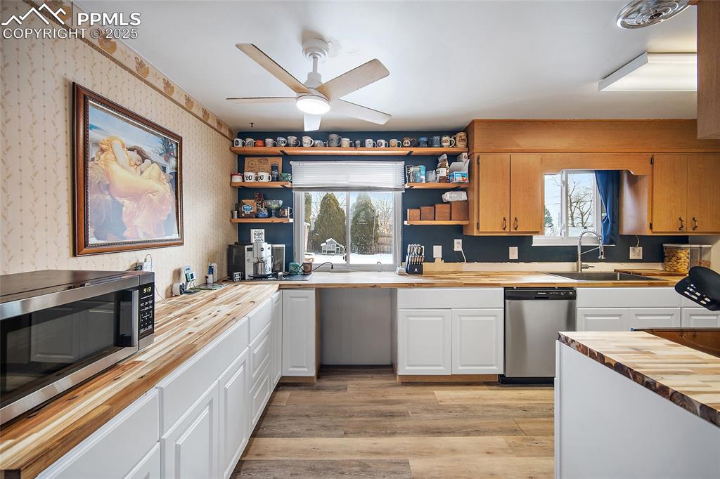 Image 12 of 47: Kitchen