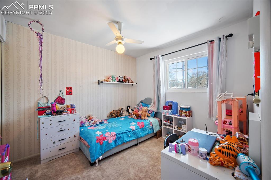 Image 22 of 47: Bedroom