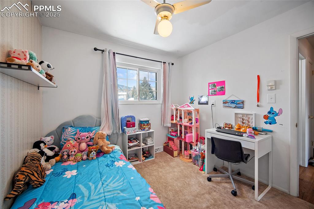 Image 23 of 47: Bedroom