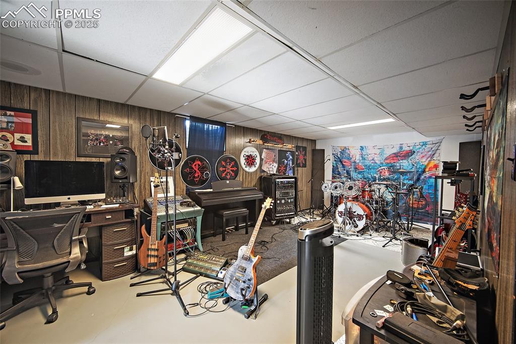 Image 27 of 47: Bonus Room 