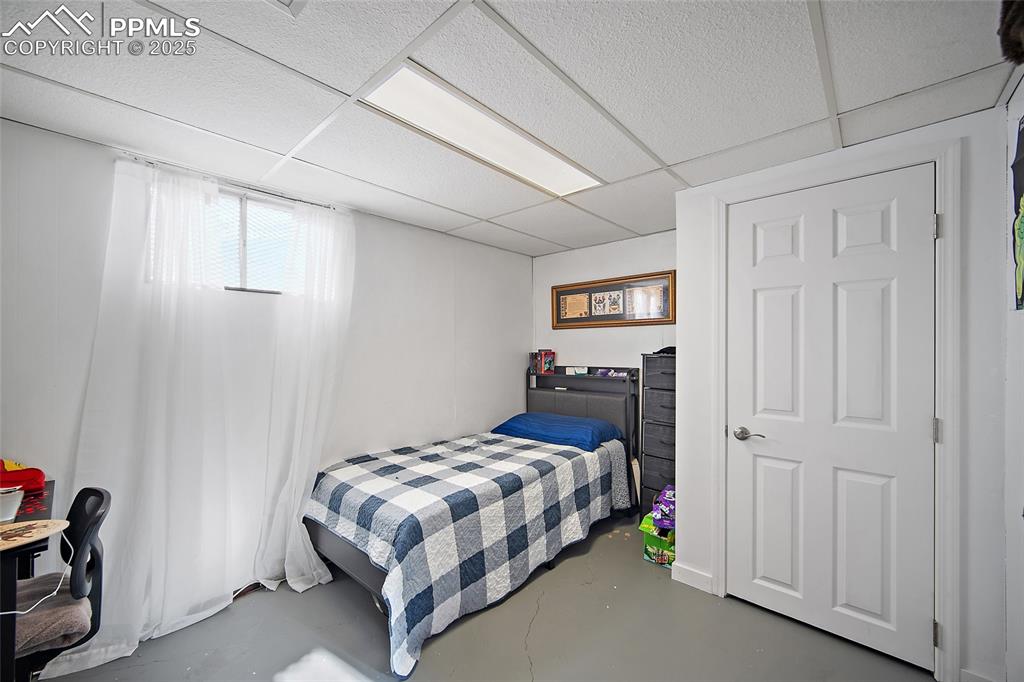 Image 32 of 47: Office Space