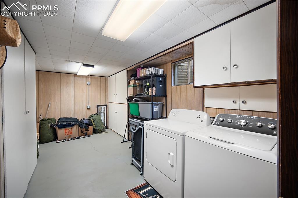 Image 33 of 47: Laundry