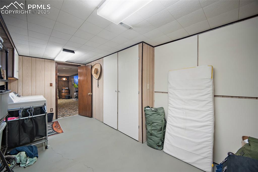 Image 34 of 47: extra storage