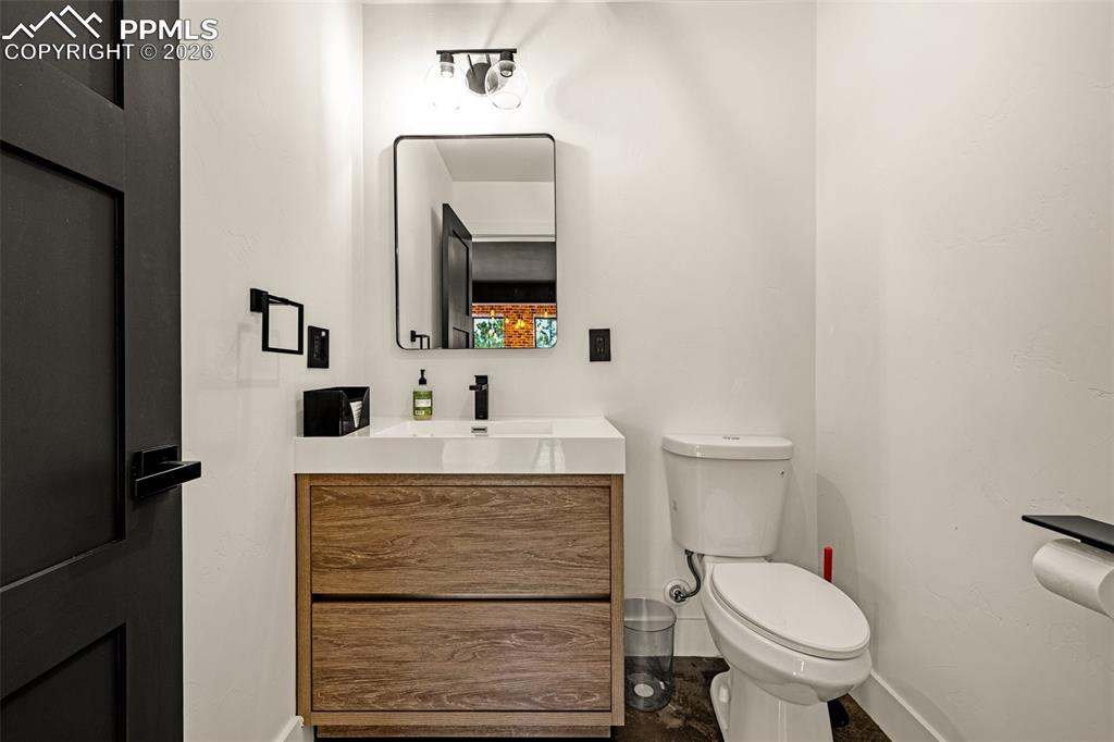 Image 14 of 50: Bathroom 3