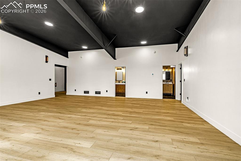 Image 34 of 50: Sun room, Upper Level.