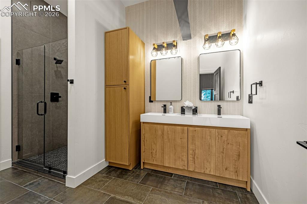 Image 36 of 50: Bathroom 4, Upper level.