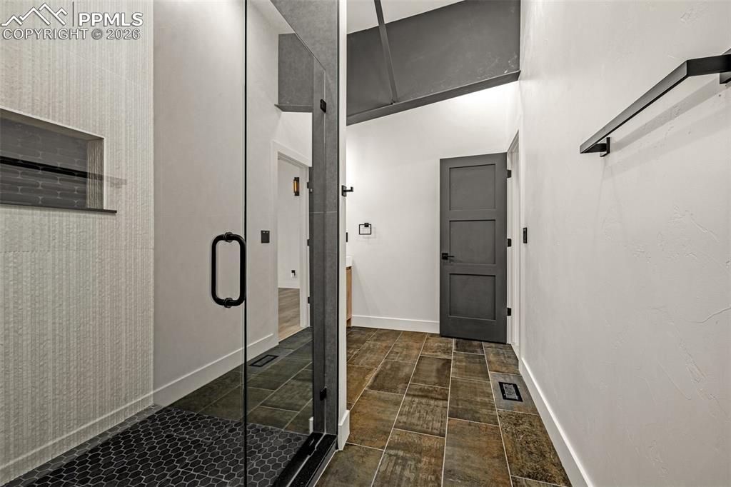 Image 37 of 50: Bathroom