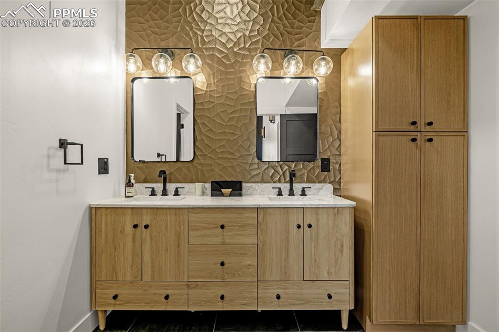 Image 39 of 50: Upper level.