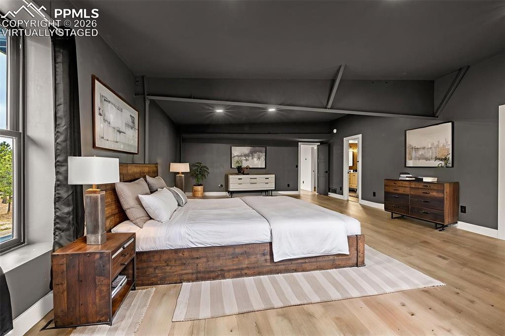 Image 42 of 50: Virtually staged.