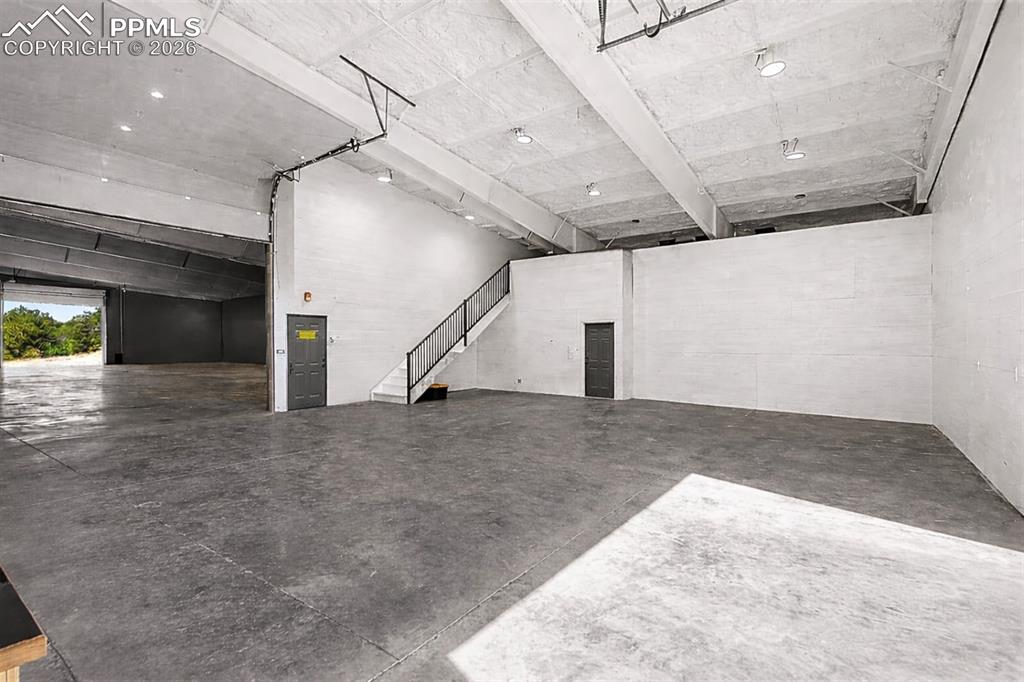 Image 45 of 50: 2nd garage/ warehouse or workshop with storage loft
