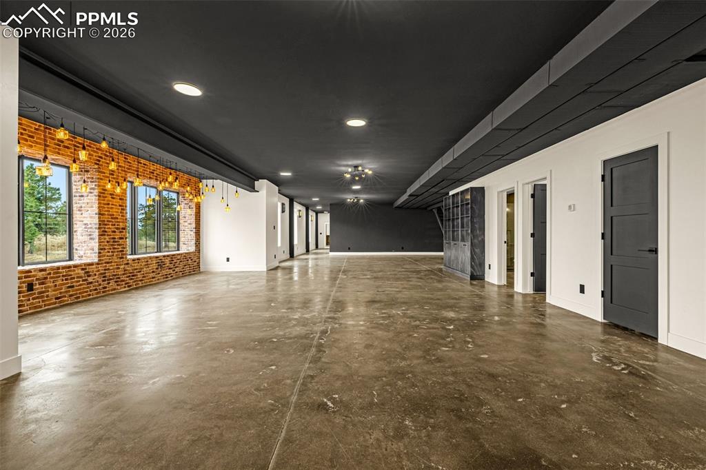 Image 9 of 50: Living Room