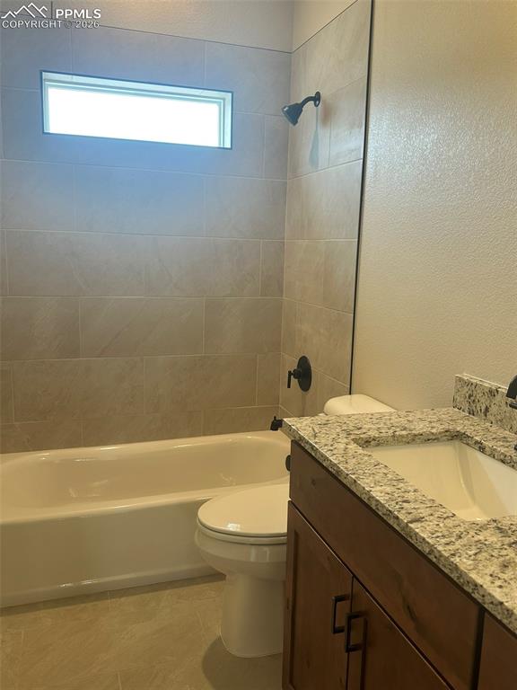 Image 10 of 14: Bathroom