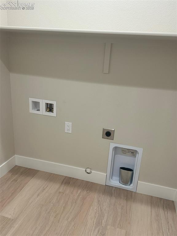 Image 14 of 14: Laundry