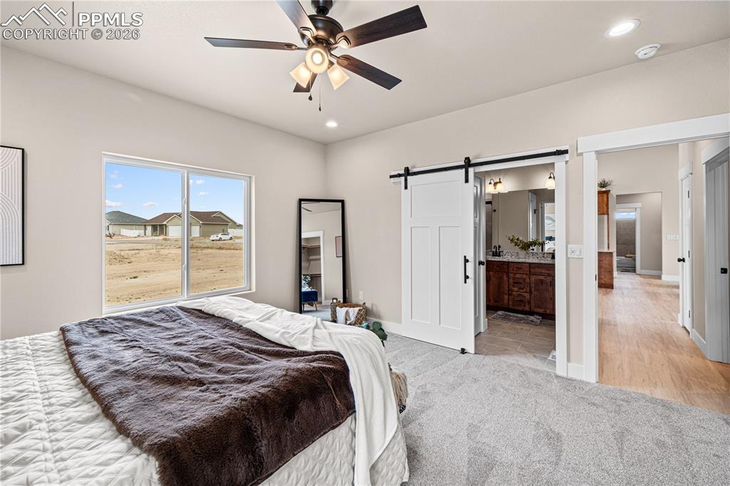 Image 15 of 27: Bedroom