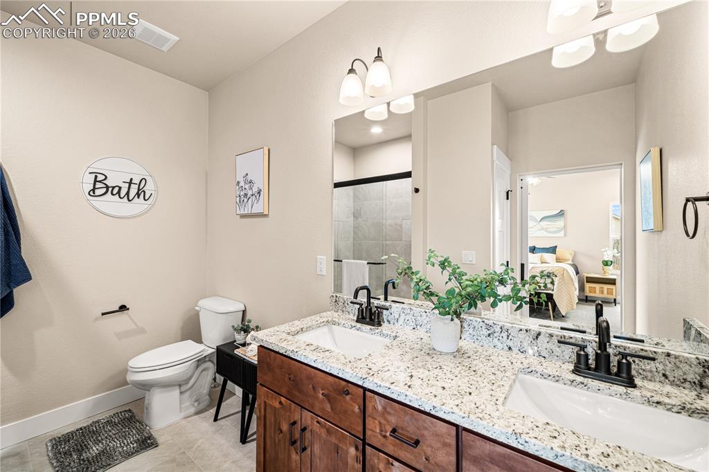 Image 16 of 27: Bathroom