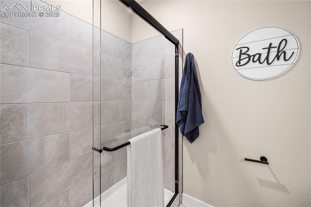 Image 17 of 27: Bathroom