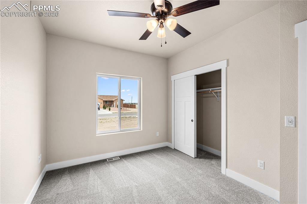 Image 21 of 27: Bedroom