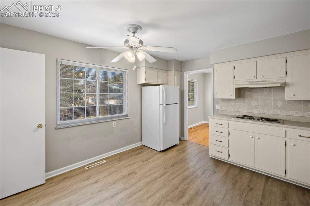 Image 14 of 50: Kitchen