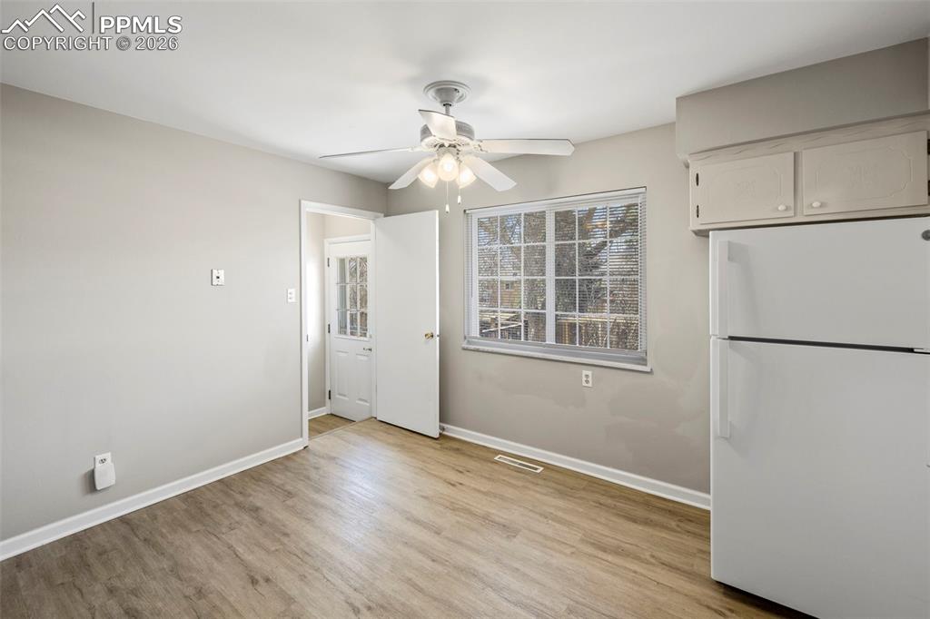 Image 15 of 50: Kitchen