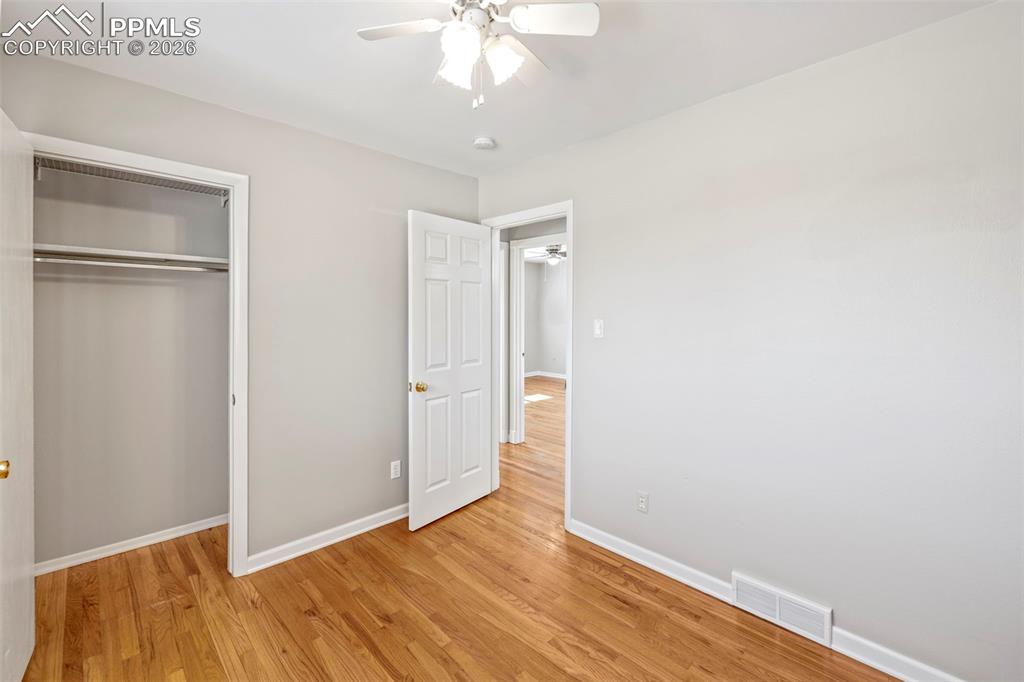 Image 25 of 50: Bedroom