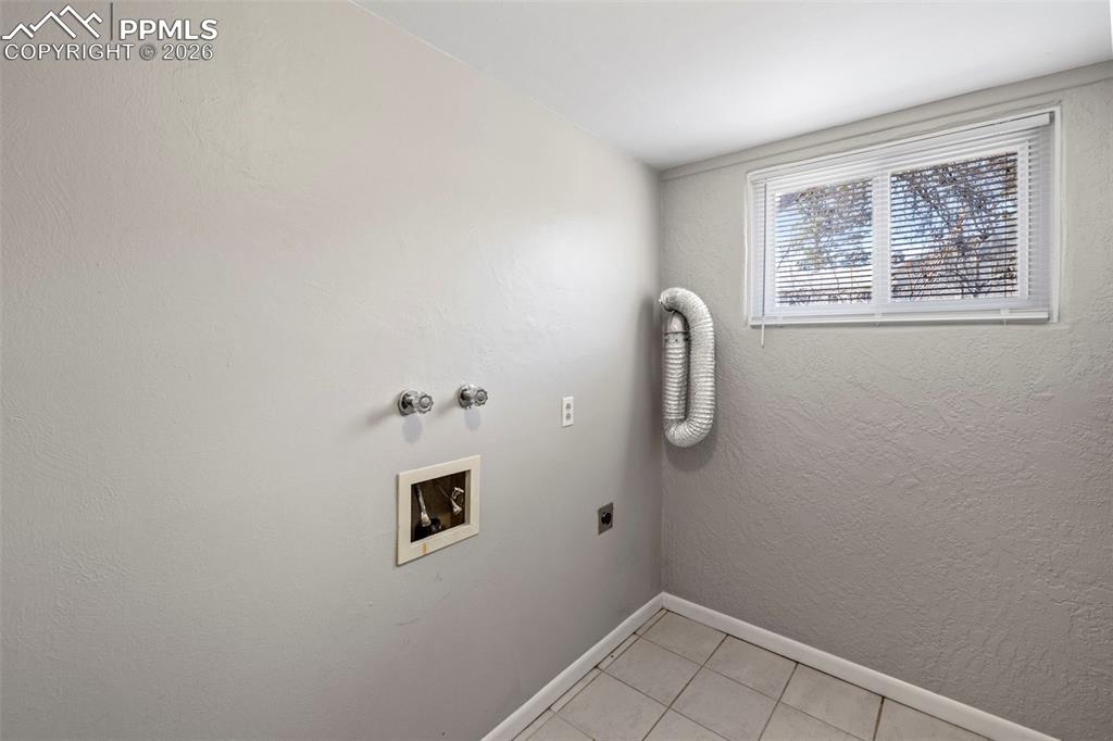 Image 29 of 50: Laundry