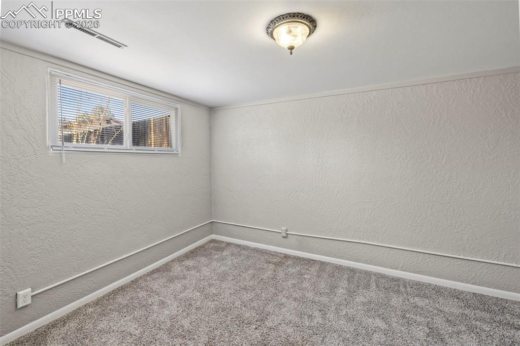 Image 32 of 50: Bedroom