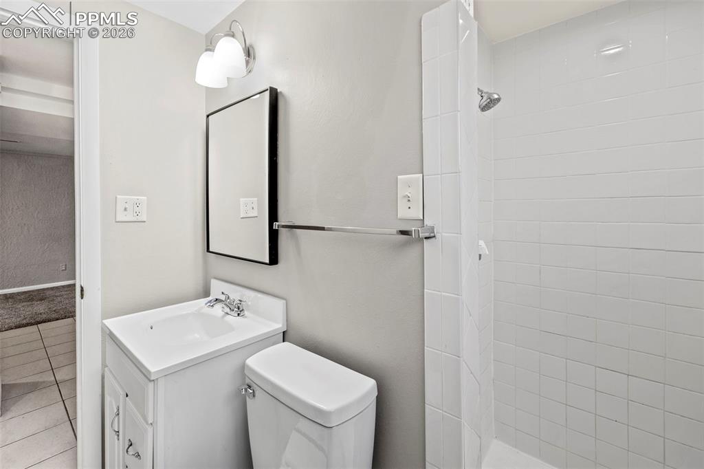 Image 34 of 50: Bathroom