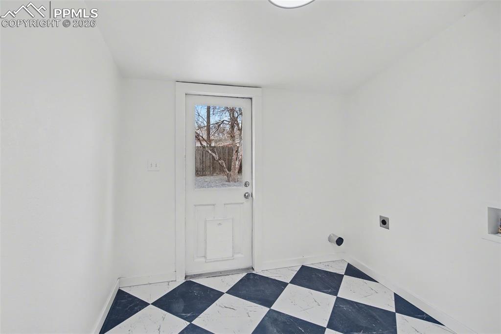 Image 13 of 28: Laundry