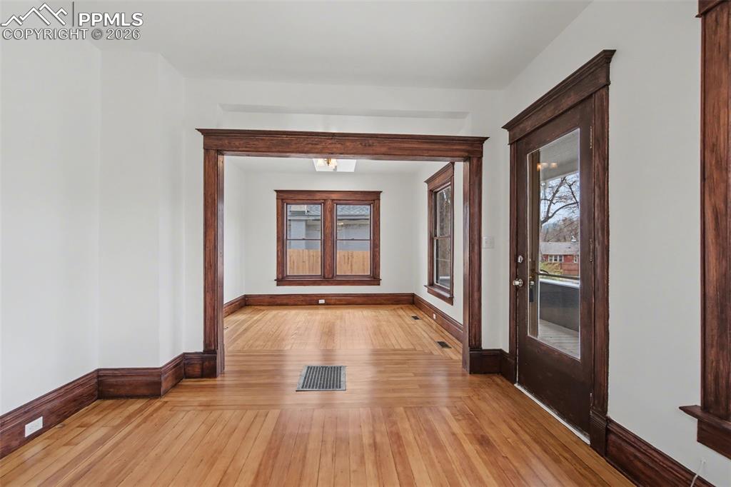 Image 5 of 28: Entry