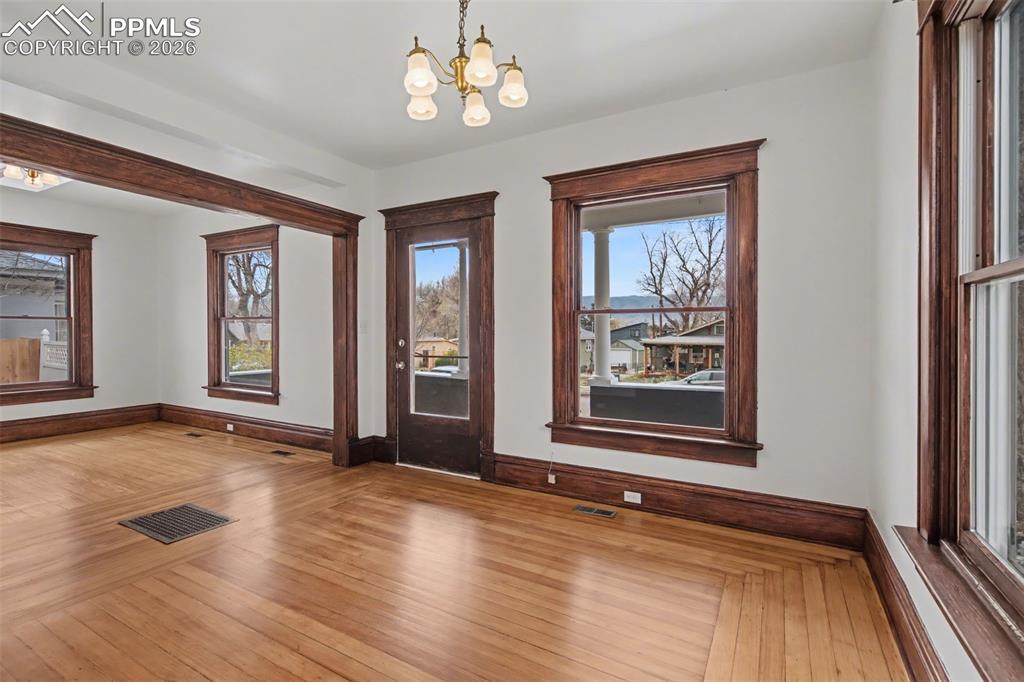 Image 9 of 28: Entry