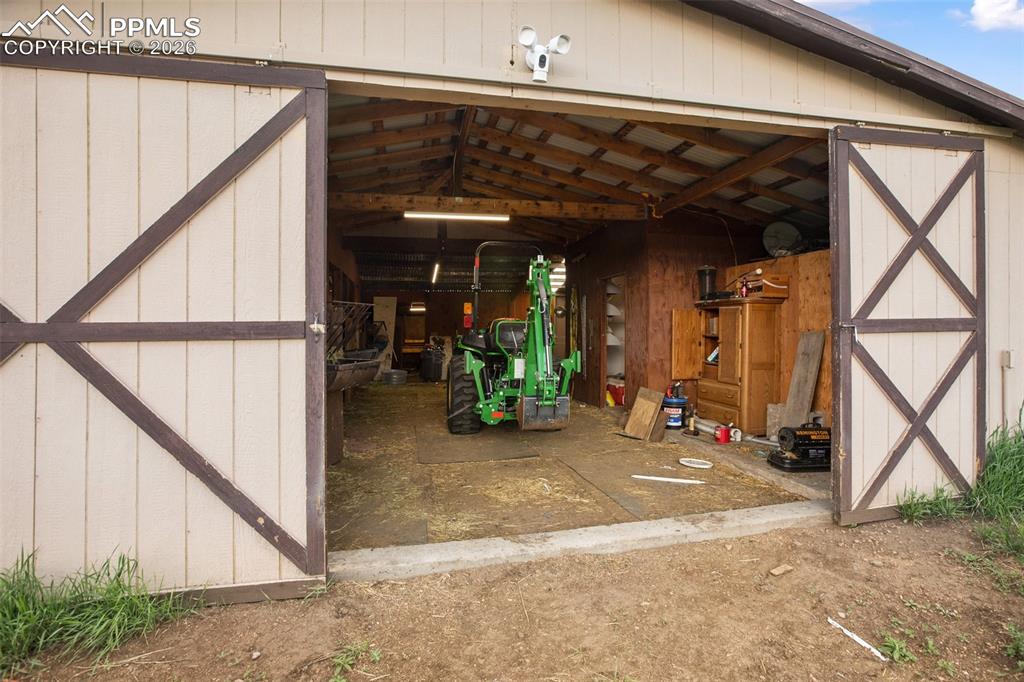 Image 16 of 31: Barn
