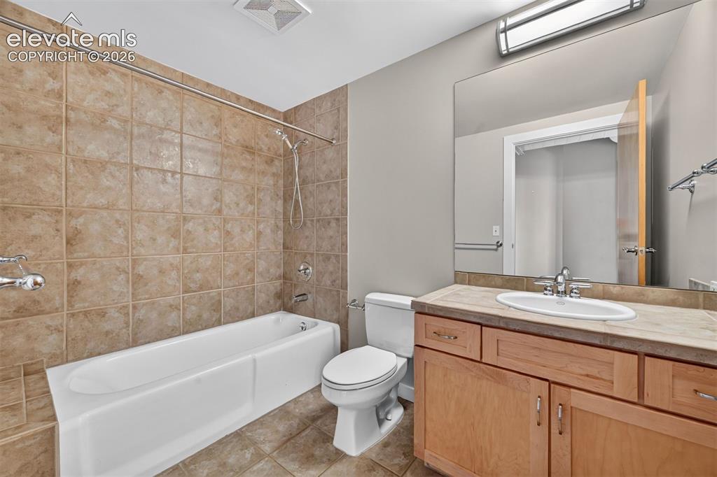 Image 11 of 43: Bathroom