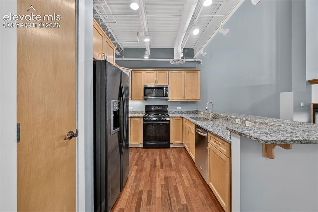Image 12 of 43: Kitchen