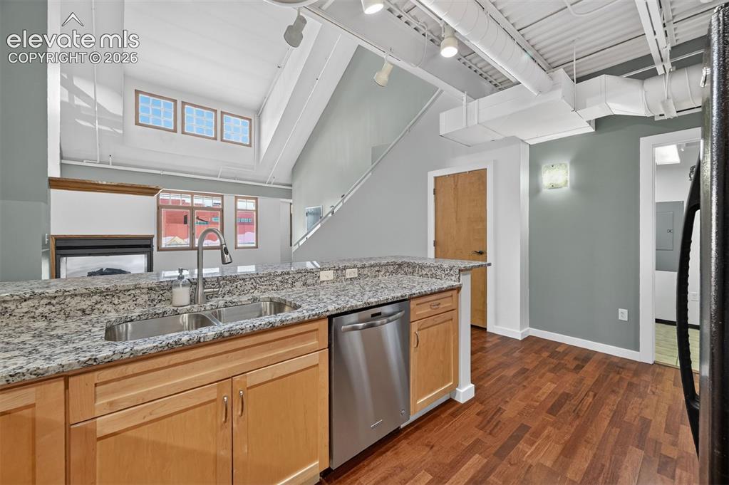 Image 13 of 43: Kitchen