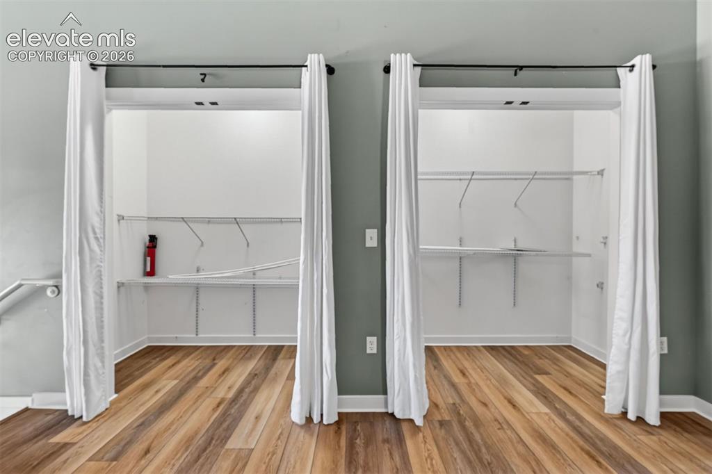 Image 21 of 43: Closet