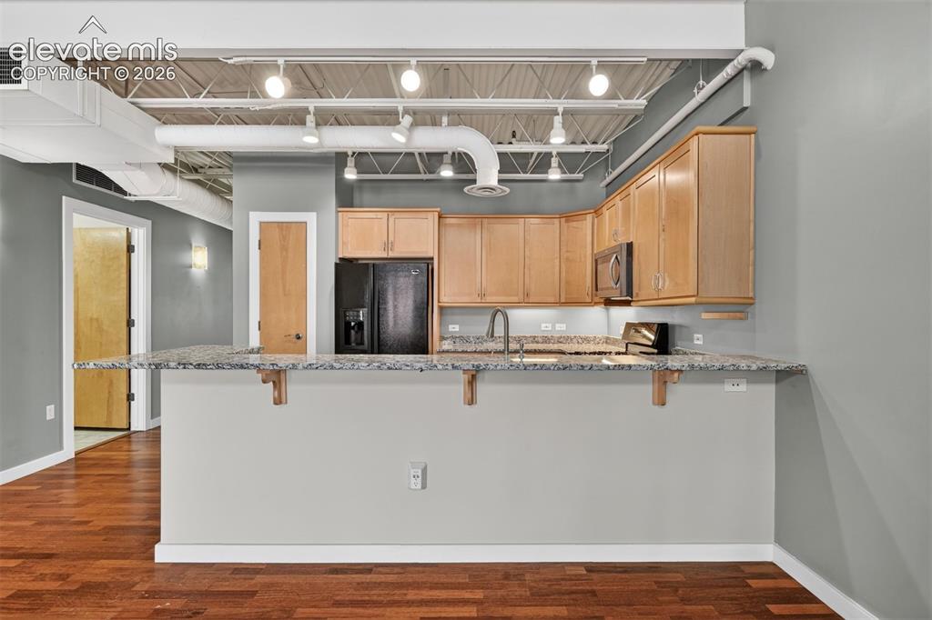 Image 7 of 43: Kitchen